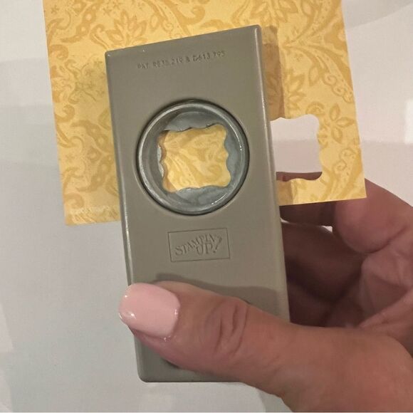 Stampin’Up Small Hand Punch Bundle of 2 Tag and Frame - Picture 3 of 6